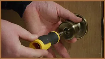 City Locksmith Shop San Diego, CA 619-824-3413 - 15-unlock-door